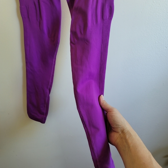 Lululemon, Zone In Tight, Tender Violet, Size 4 - Picture 9 of 9